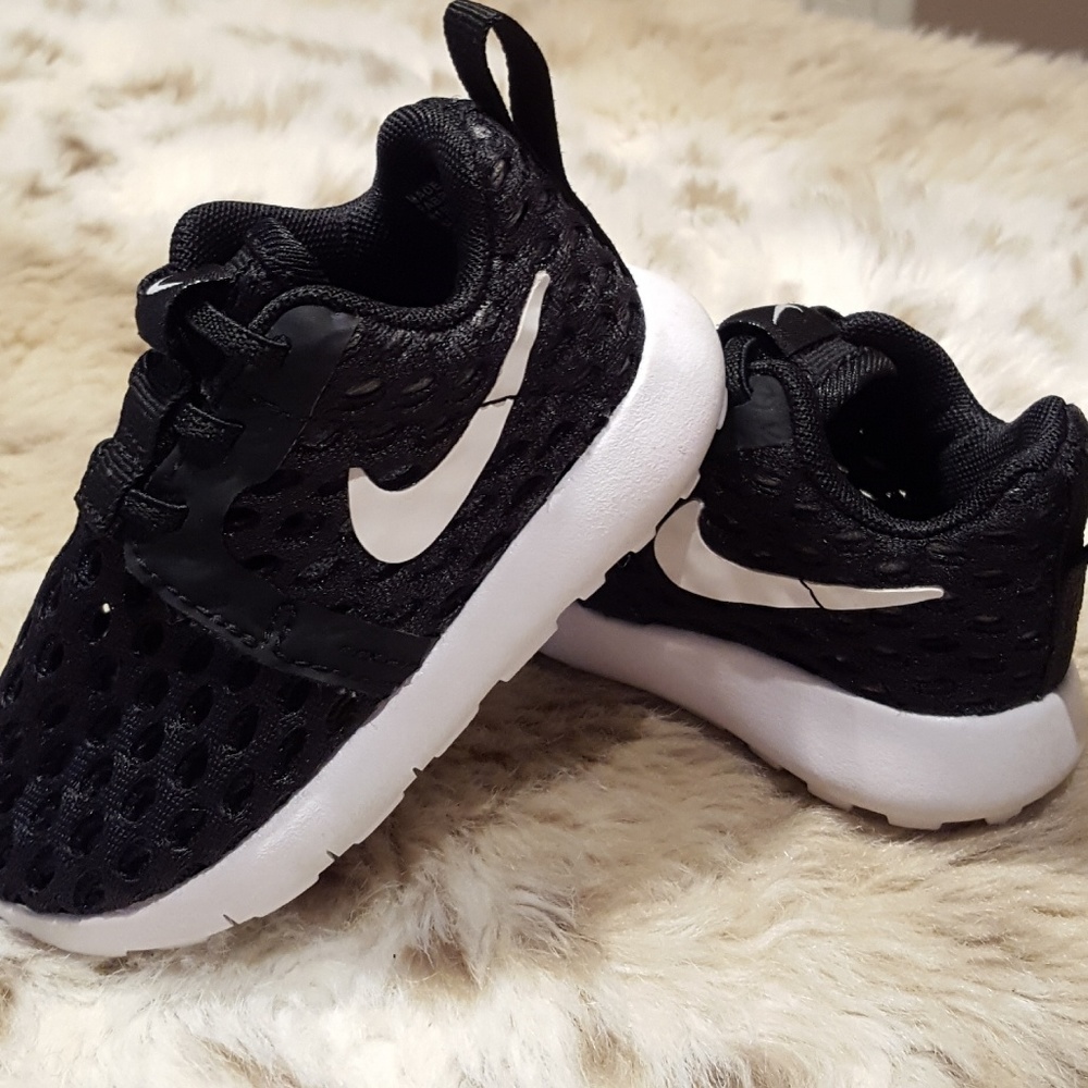 Nike flight weight (toddler) perforated sneaker